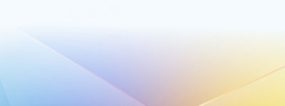 Vista aproximada de uma escultura brilhante e abstrata com formas suaves, arredondadas e translúcidas em cores pastel.