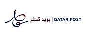 Logo von Qatar Post mit stilisierter arabischer Kalligraphie und dem Namen „Qatar Post“ in englischer Sprache