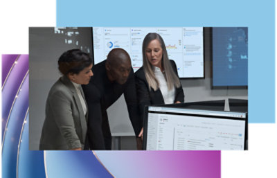 Skupina lidí, kteří se dívají na obrazovku počítače.