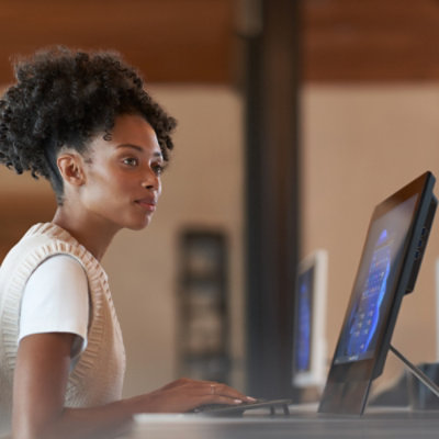 Osoba, která používá počítač.