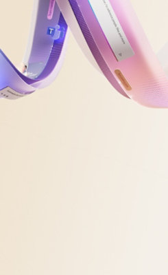 Illustration af finansielle eller forretningsmæssige dataelementer, herunder et cirkeldiagram, en mappe, et dataark og et ur