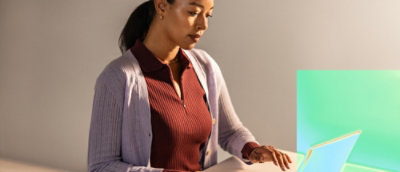 A women working in laptop.