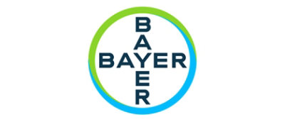 En logo med teksten BAYER i blått og grønt.