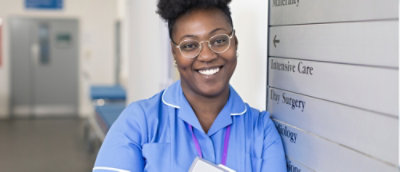 显示 Latrasive Care Day Surgery 的标志的特写。