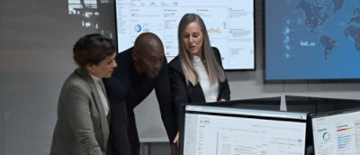 A man and a two women's looking into the desktop screen.