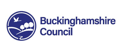 一个蓝色和白色徽标，其中包含带圆形鸟和树设计文本的权重委员会。