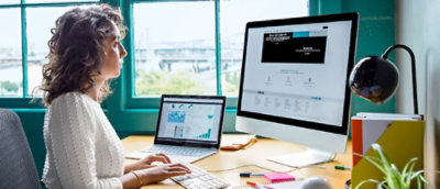 A women working on desktop.