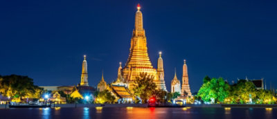 Wat arun temple in front of water