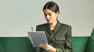 A women holding a tab and scorlling.