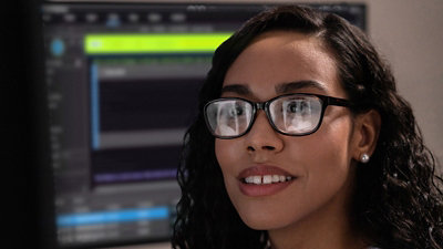 A women is wearing spectacles.