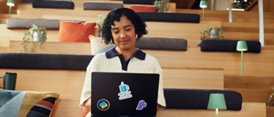 women working on the laptop