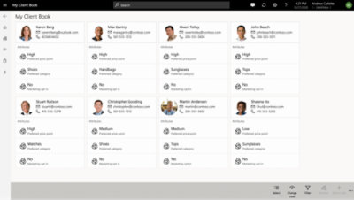 Интерфейс списка клиентов, в котором видны атрибуты, такие как рекомендованная цена, категория, состояние согласия на получение маркетинговых коммуникаций и контактные данные.