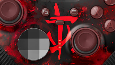 Primo piano del controller Wireless Elite per Xbox Series 2 - DOOM: The Dark Ages in edizione limitata con croce direzionale argento e custodia superiore rossa traslucida.