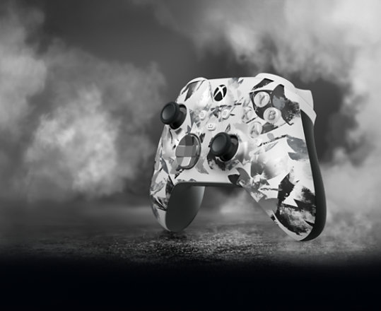 Front left angle and back right angle of the Xbox Wireless Controller – Storm Breaker Special Editon 