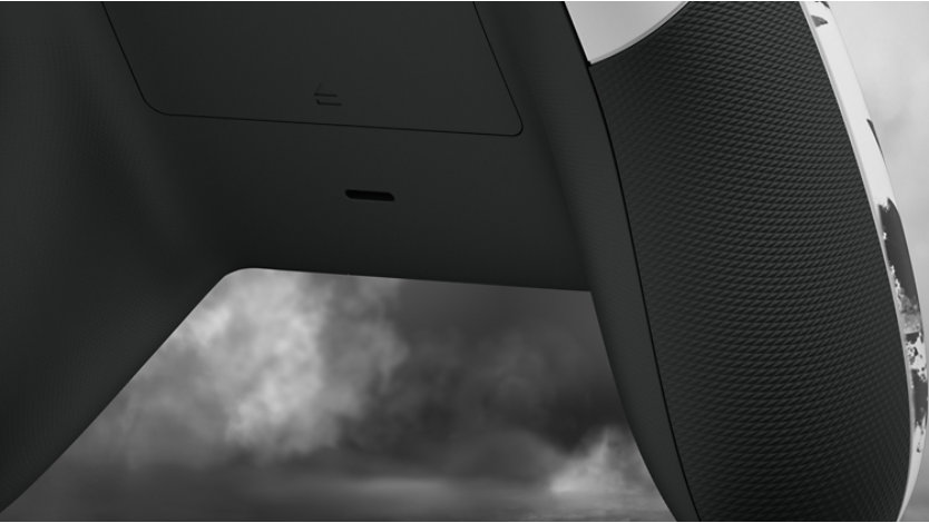 Close-up of the grips of the Xbox Wireless Controller – Storm Breaker Special Edition.