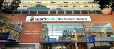 Brown University Health 의료진과 환자의 진료 장면을 담은 Microsoft 공식 사례 대표 이미지