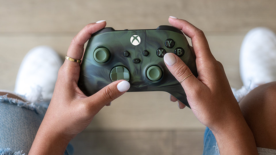 Close-up of the Xbox, view, menu and share buttons on the Xbox Wireless Controller – Nocturnal Vapor Special Edition.