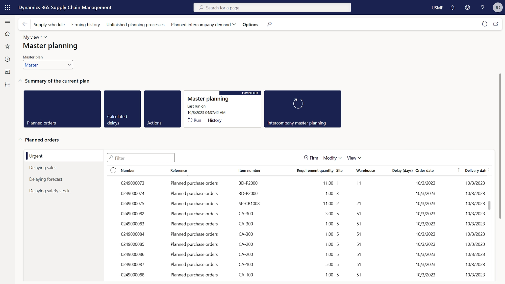 Snímek obrazovky řídicího panelu business intelligence zobrazující data v řádkovém formátu.