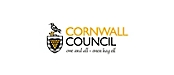 Logo hội đồng cornwall với một con quạ màu đen trên chiếc khiên có đồng xu vàng, kèm theo dòng chữ "one and all - onen hag oll.