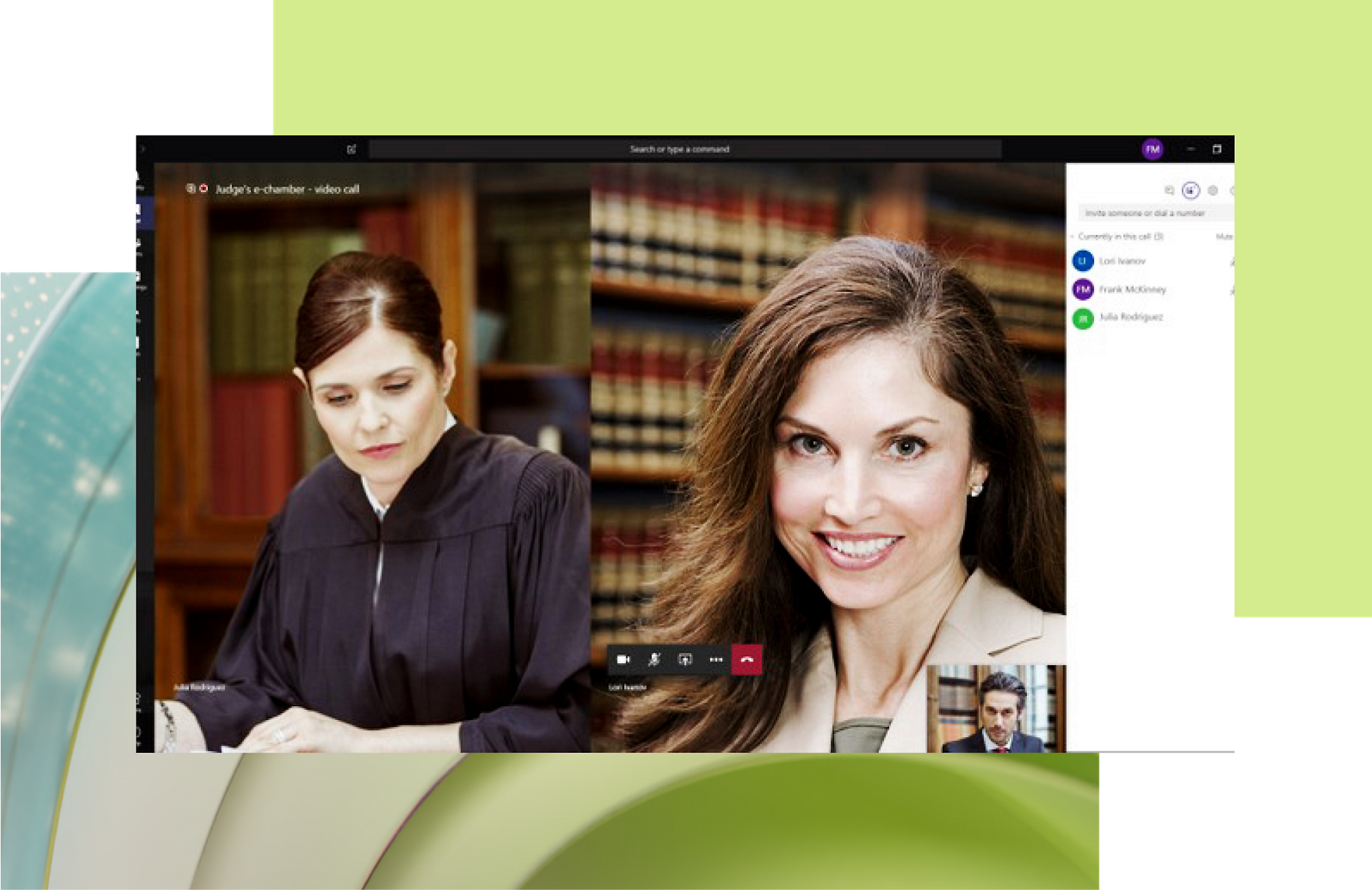 Una mujer con una bata de juez mira un documento, superpuesto con una interfaz de videollamada que muestra a una mujer sonriente y un hombre 