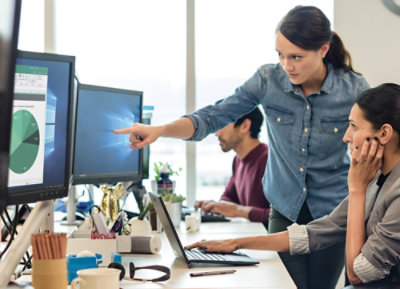 Dvě diskutující ženy