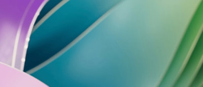 Detaljan prikaz plavo–zeleno–ljubičastog uzorka.