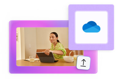 Seseorang duduk di meja sambil bekerja menggunakan tablet dengan segelas jus jeruk, terlihat dalam bingkai digital.