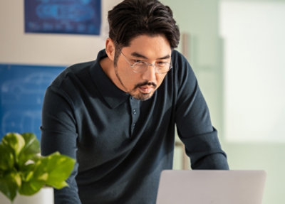 A women working with a laptop