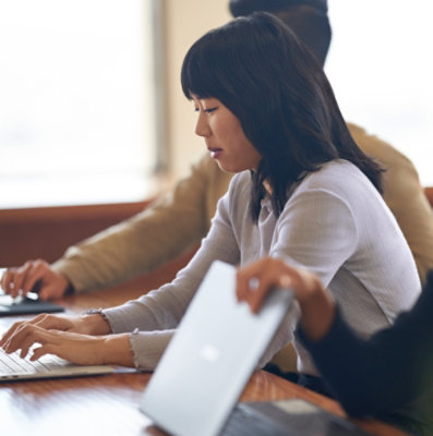 A women typing on a laptop