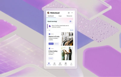 Мобильный телефон, на экране которого отображается интерфейс приложения в лиловом и белом цветах и текст "Relecloud. Начало через 5 минут".