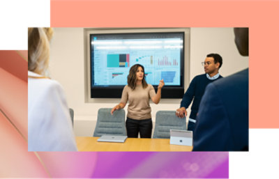 一群人在開會。