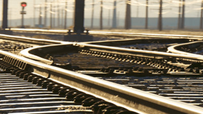 Nahaufnahme von einem Gleis.