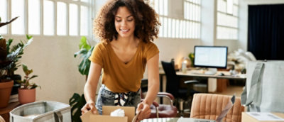 一位女士的臉部特寫。