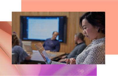 正在使用膝上型電腦的女人。