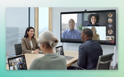 Eine Gruppe von Personen, die eine Videokonferenz abhält