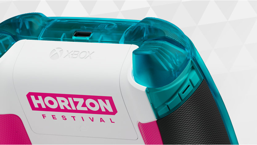 Close up of the back case of the Xbox Wireless Controller – Forza Horizon 6 Limited Edition.