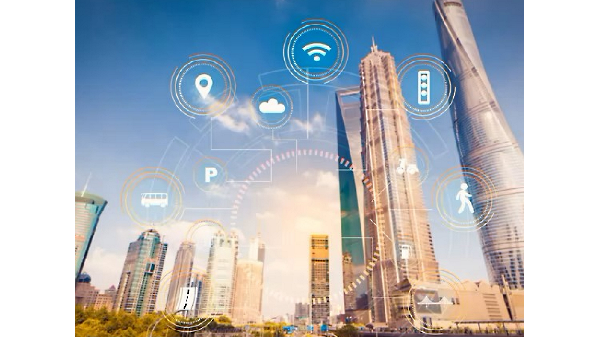 Viedas pilsētas attēls ar digitālajām ikonām, kas attēlo Wi-Fi,mākoņdatošanu un citas tehnoloģijas ar debesskrāpjiem.