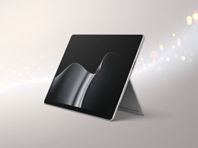 An angled Surface Pro in the color Platinum. 