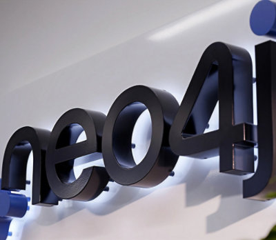 'neo4j' が書き込まれた画像