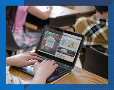 Руки на клавиатуре ноутбука крупным планом.