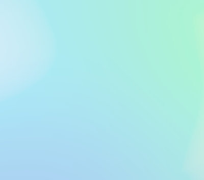 Мужчина с короткими волосы в темной футболке и коричневом блейзере смотрит прямо в камеру на светлом градиентном фоне.