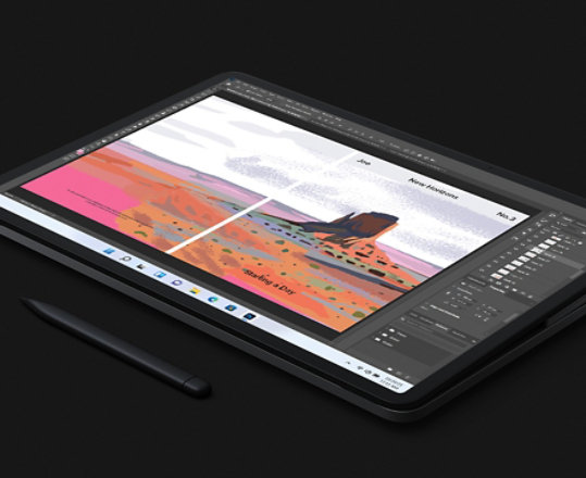 Studiotilassa oleva Surface Laptop Studio, jossa näkyy Adobe Photoshop.