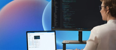 A women working in laptop