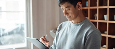 A person using a tab.