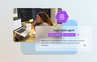 Mujer de pelo rizado sentada en un escritorio con un portátil sobre un soporte y un recorte de pantalla de un ordenador en el que se muestran tareas jurídicas.