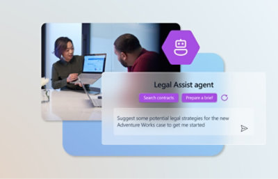 Un hombre y una mujer miran un portátil con un texto que muestra un agente de Legal Assist y otras tareas relacionadas con la justicia.