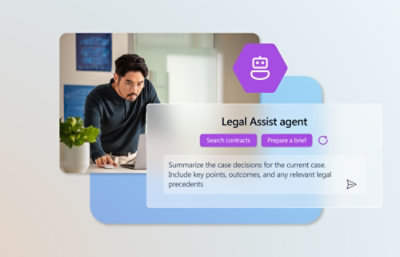 Un hombre sentado en un escritorio mirando la pantalla de un ordenador que muestra una interfaz de agente de Legal Assist.