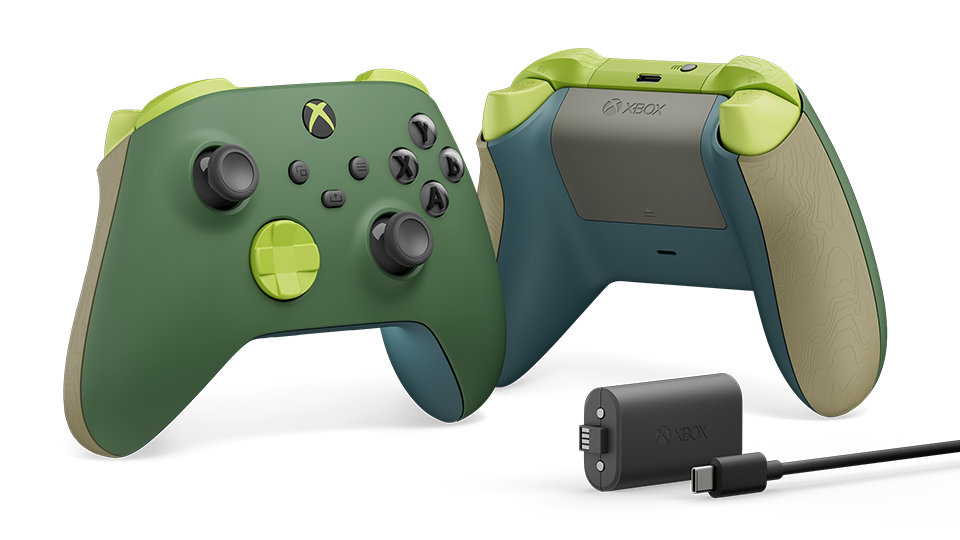 Xbox trådløs kontroller – Remix Special Edition sett forfra og bakfra med Xbox oppladbar batteripakke.
