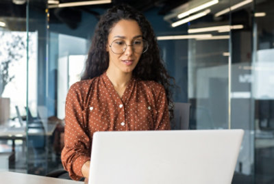 A women working on a laptop.