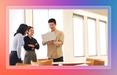 People on laptop collaborating